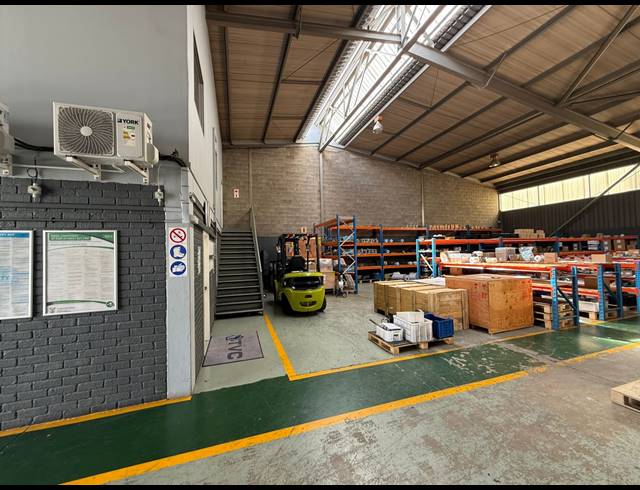 410M² WAREHOUSE TO LET IN SPARTAN